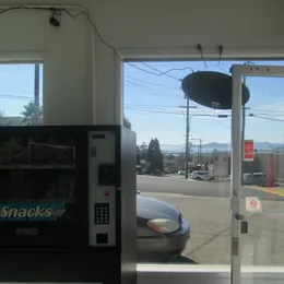 Laundromat And Richmond Heights⁽ᴬᶰᵈ ⁵ ᴿᵉᶜᵒʳᵈᶦᶰᵍˢ ᴰᵒᶰᵉ ᴼᶰ ᵀʰᵉ ᵂᵃʸ⁾ von TCLB – Album Cover