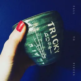 Fall to Pieces von Tricky – Album Cover