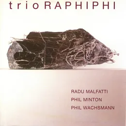trioRAPHIPHI von Phil Minton – Album Cover