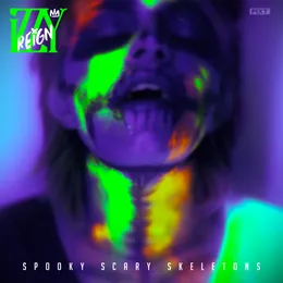 Spooky Scary Skeletons von Izzy Reign – Cover