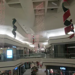 Hilltop Mall During Christmas Time von TCLB – Album Cover