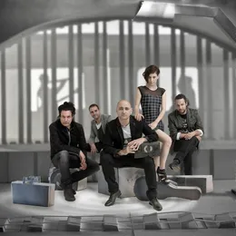 נשאר רק לרוץ von נקמת הטרקטור – Album Cover